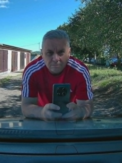 Tam�s, 63 �ves t�rskeres� f�rfi, Koml�