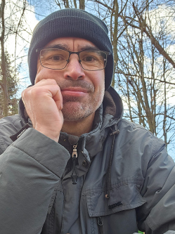 Arnold, 52 �ves t�rskeres� f�rfi, Eger