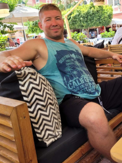 Csaba, 40 �ves t�rskeres� f�rfi, V�cr�t�t