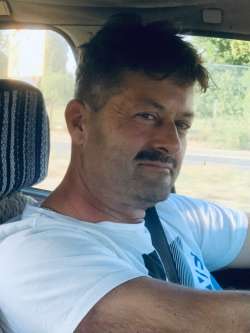 Anti, 56 �ves t�rskeres� f�rfi, F�l�psz�ll�s