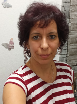Csilla, 49 �ves t�rskeres� n�, Sopron
