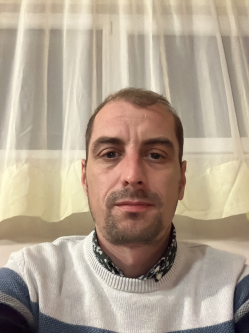Sandor, 43 �ves t�rskeres� f�rfi, M�rahalom