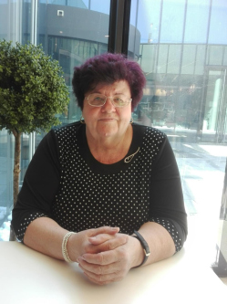 Erzs�bet, 70 �ves t�rskeres� n�, Monor
