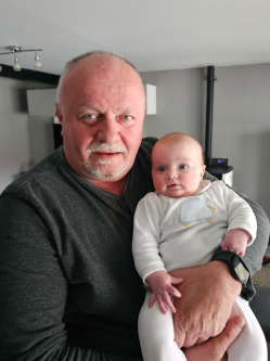J�zsef, 61 �ves t�rskeres� f�rfi, F�ldes