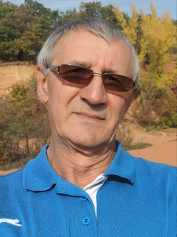 Mikl�s, 68 �ves t�rskeres� f�rfi, Bonyh�d