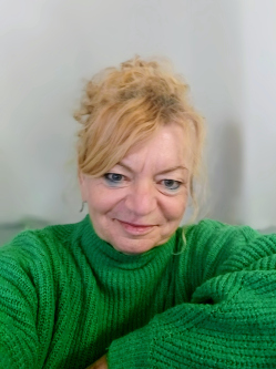 Anita, 58 �ves t�rskeres� n�, Tiszaf�red