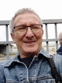 Gyula, 68 �ves t�rskeres� f�rfi, Bogyoszl�