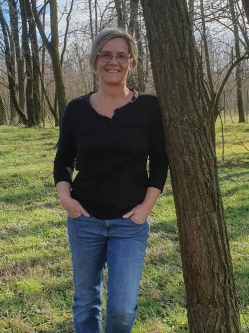 Heni, 54 �ves t�rskeres� n�, Lajosmizse