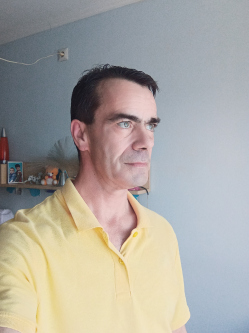 Feri, 52 �ves t�rskeres� f�rfi, P�pa