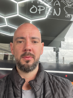 Istvan, 36 �ves t�rskeres� f�rfi, London (City of London)