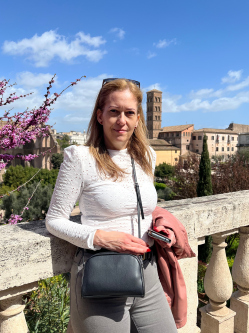 Timi, 51 �ves t�rskeres� n�, �zd