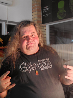 Zsolt, 52 �ves t�rskeres� f�rfi, Als�ny�k