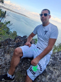 Viktor, 34 �ves t�rskeres� f�rfi, Budapest