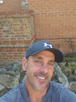 Zoltan, 44 �ves t�rskeres� f�rfi, Oxfordshire