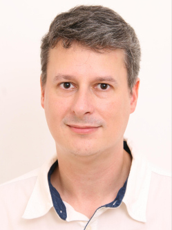 Attila, 45 �ves t�rskeres� f�rfi, �rd