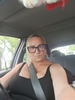Andrea, 50 �ves t�rskeres� n�, Hatvan