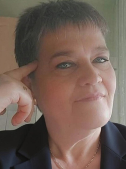 Ilona, 56 �ves t�rskeres� n�, V�rpalota