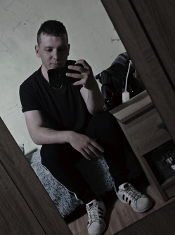 Ricsi, 23 �ves t�rskeres� f�rfi, Gyula
