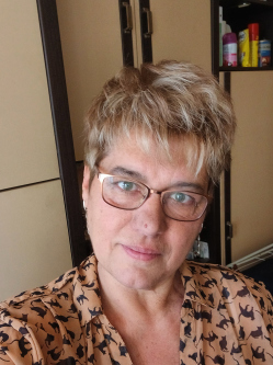 Ildik�, 60 �ves t�rskeres� n�, Budapest
