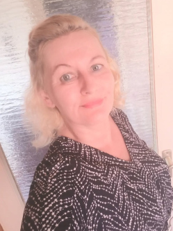 Szilvi, 45 �ves t�rskeres� n�, Kecskem�t