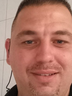 Jani, 42 �ves t�rskeres� f�rfi, Szigetszentmikl�s