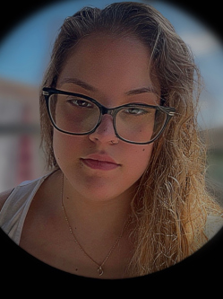 Blanka, 21 �ves t�rskeres� n�, J�sz�roksz�ll�s