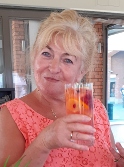 Julianna, 74 �ves t�rskeres� n�, Eger