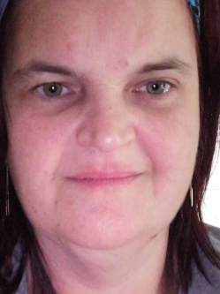 Bernadett, 49 �ves kom�romi t�rskeres� n�