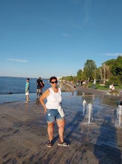 Manyi, 69 �ves t�rskeres� n�, P�sp�klad�ny