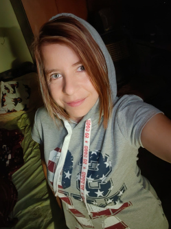 Melinda, 38 �ves t�rskeres� n�, Katym�r