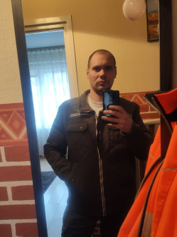 M�rk, 31 �ves farmosi t�rskeres� f�rfi