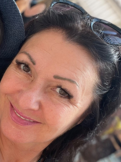 Andrea, 46 �ves t�rskeres� n�, Monor