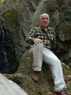 �rp�d, 64 �ves t�rskeres� f�rfi, Budapest