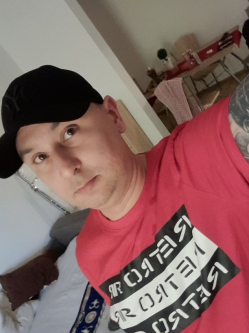Zsolt, 38 �ves t�rskeres� f�rfi, Esztergom