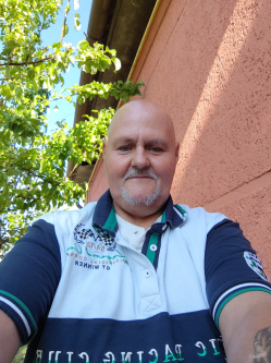 Peti, 57 �ves t�rskeres� f�rfi, Bodony