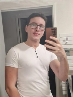 Kevin, 20 �ves t�rskeres� f�rfi, Salg�tarj�n