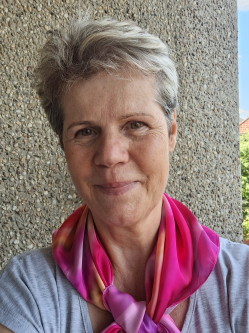 Zsuzsa, 64 �ves t�rskeres� n�, Budapest