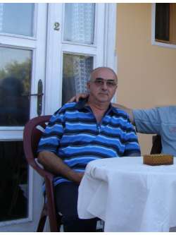 Istv�n, 77 �ves t�rskeres� f�rfi, Tata