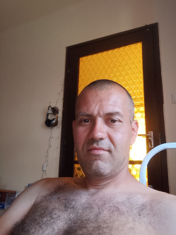 Zolt�n, 43 �ves t�rskeres� f�rfi, Tokod