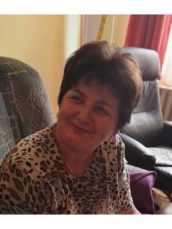 Marika, 68 �ves t�rskeres� n�, Paks