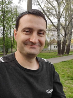 Attila, 43 �ves t�rskeres� f�rfi, Mak�