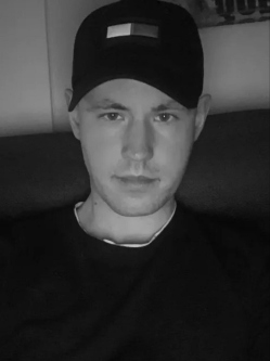 Dominik, 34 �ves t�rskeres� f�rfi, Salg�tarj�n