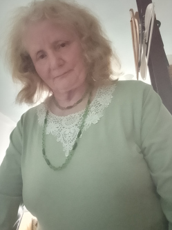 J�lia, 69 �ves t�rskeres� n�, Kisb�r