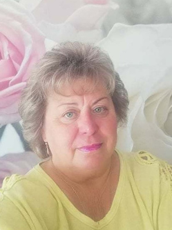 Anna, 69 �ves t�rskeres� n�, F�zesabony