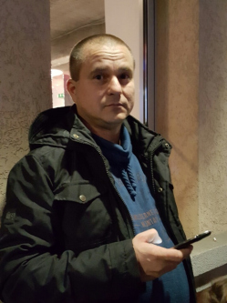 Zolt�n, 52 �ves t�rskeres� f�rfi, Budapest