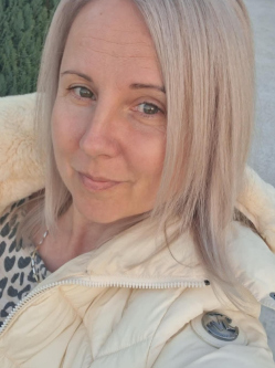 Adrienn, 44 �ves t�rskeres� n�, Tiborsz�ll�s