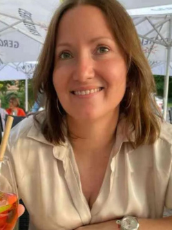 Margit, 45 �ves t�rskeres� n�, Szolnok