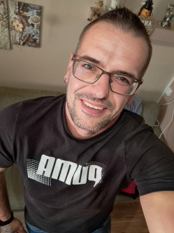 Kriszti�n, 37 �ves t�rskeres� f�rfi, Szeged
