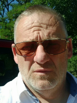 M�rton, 61 �ves t�rskeres� f�rfi, R�de
