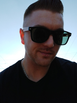 Norbert, 32 �ves t�rskeres� f�rfi, Encs